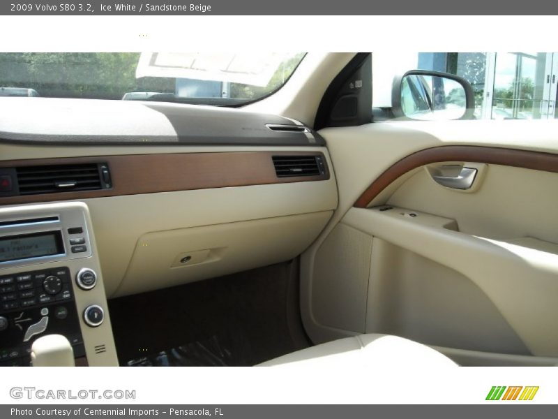 Ice White / Sandstone Beige 2009 Volvo S80 3.2