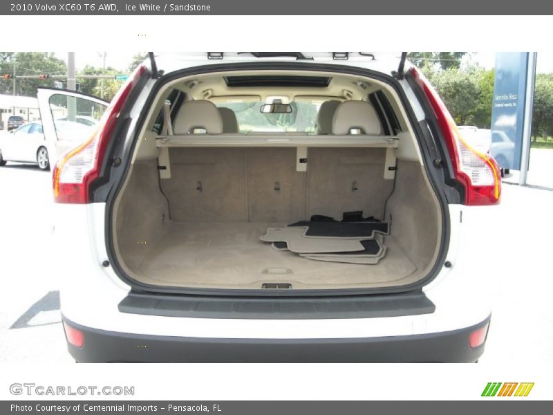 Ice White / Sandstone 2010 Volvo XC60 T6 AWD
