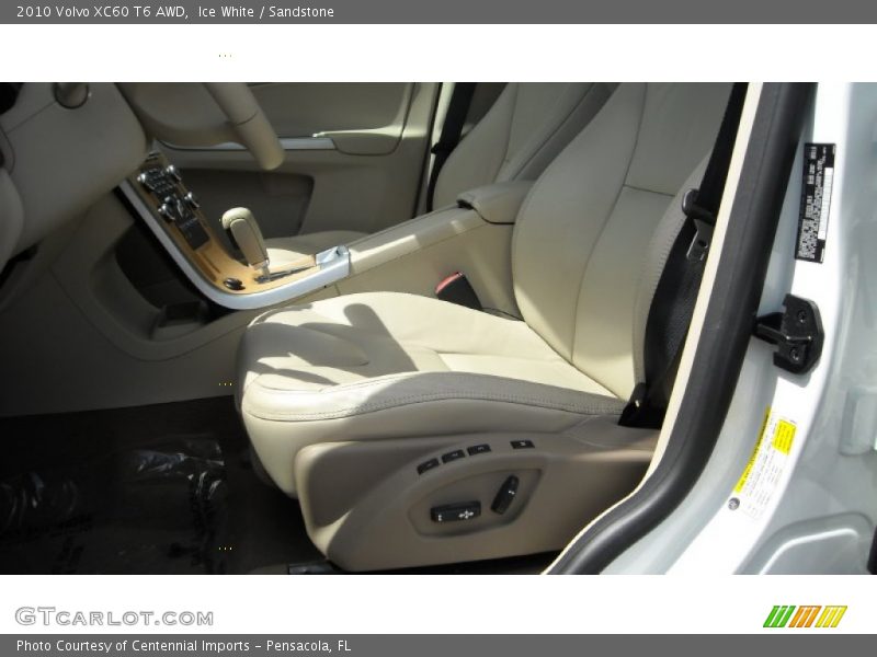 Ice White / Sandstone 2010 Volvo XC60 T6 AWD