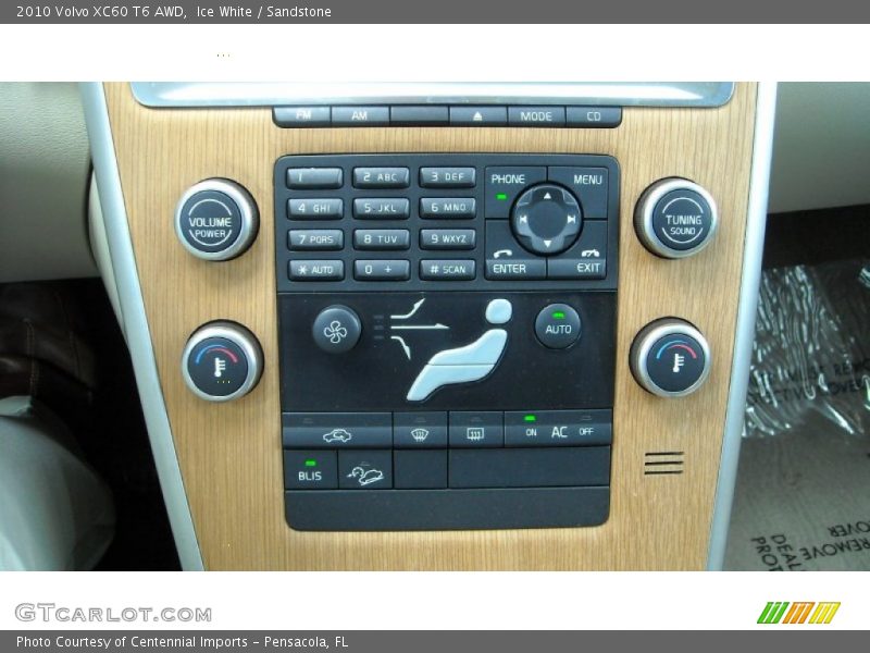 Ice White / Sandstone 2010 Volvo XC60 T6 AWD