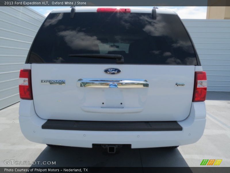 Oxford White / Stone 2013 Ford Expedition XLT