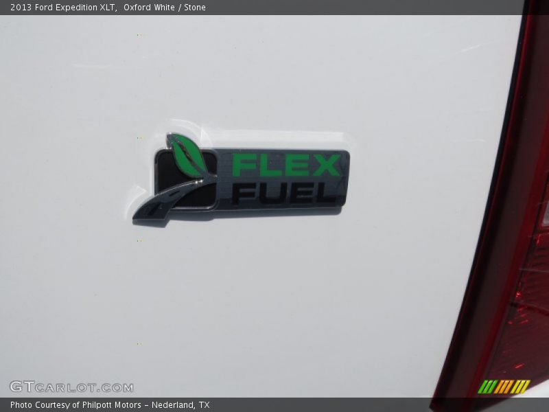 Oxford White / Stone 2013 Ford Expedition XLT