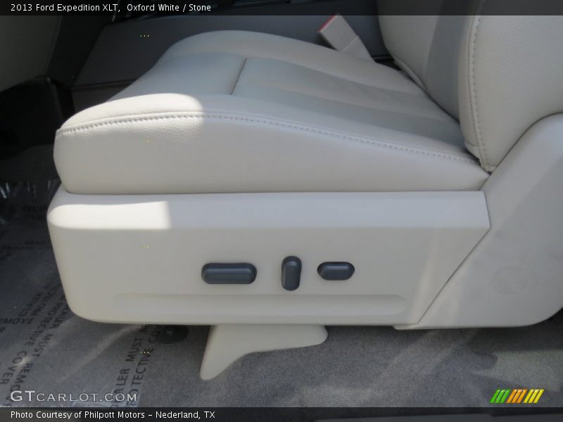 Front Seat of 2013 Expedition XLT