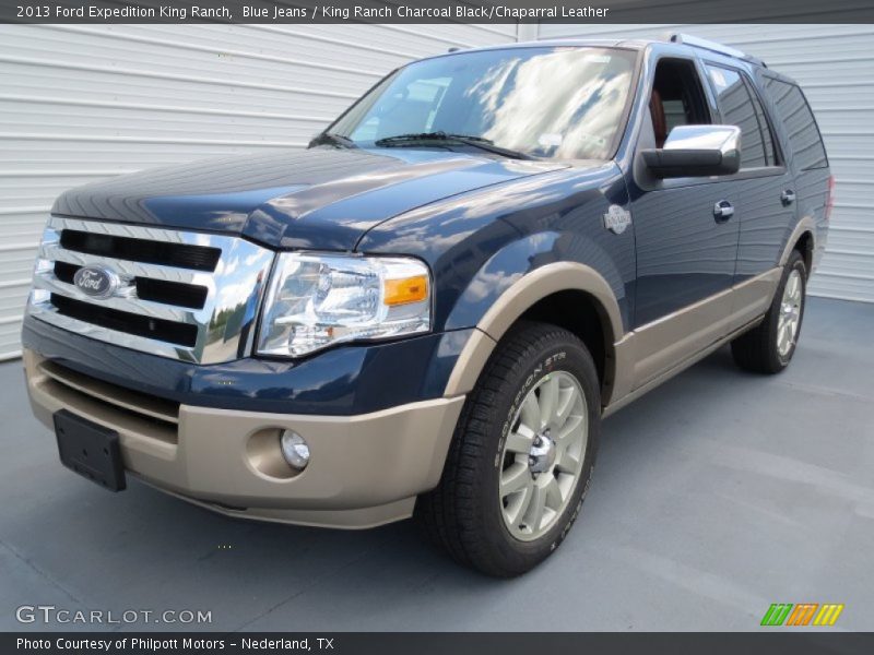 Front 3/4 View of 2013 Expedition King Ranch