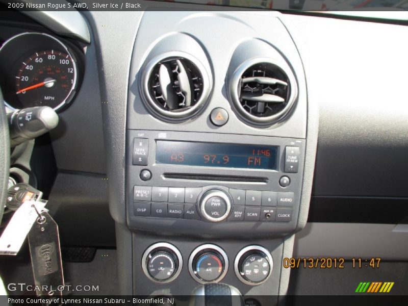Silver Ice / Black 2009 Nissan Rogue S AWD