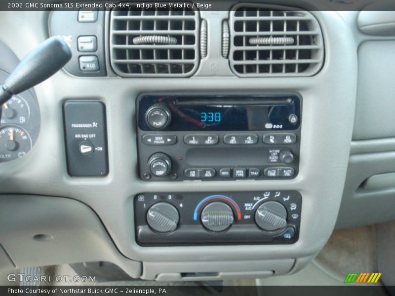 Controls of 2002 Sonoma SLS Extended Cab 4x4