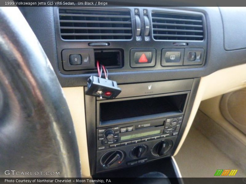 Uni Black / Beige 1999 Volkswagen Jetta GLS VR6 Sedan