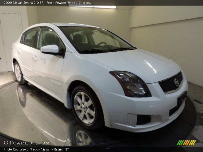 Fresh Powder White / Charcoal 2009 Nissan Sentra 2.0 SR