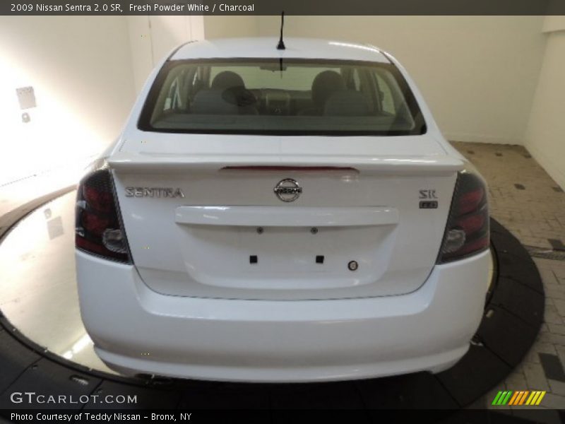 Fresh Powder White / Charcoal 2009 Nissan Sentra 2.0 SR