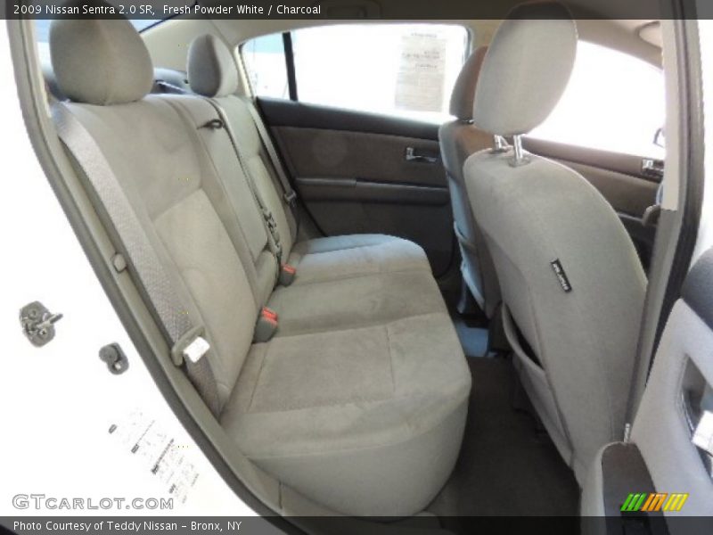 Fresh Powder White / Charcoal 2009 Nissan Sentra 2.0 SR