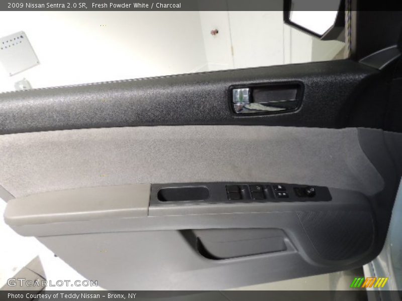 Fresh Powder White / Charcoal 2009 Nissan Sentra 2.0 SR