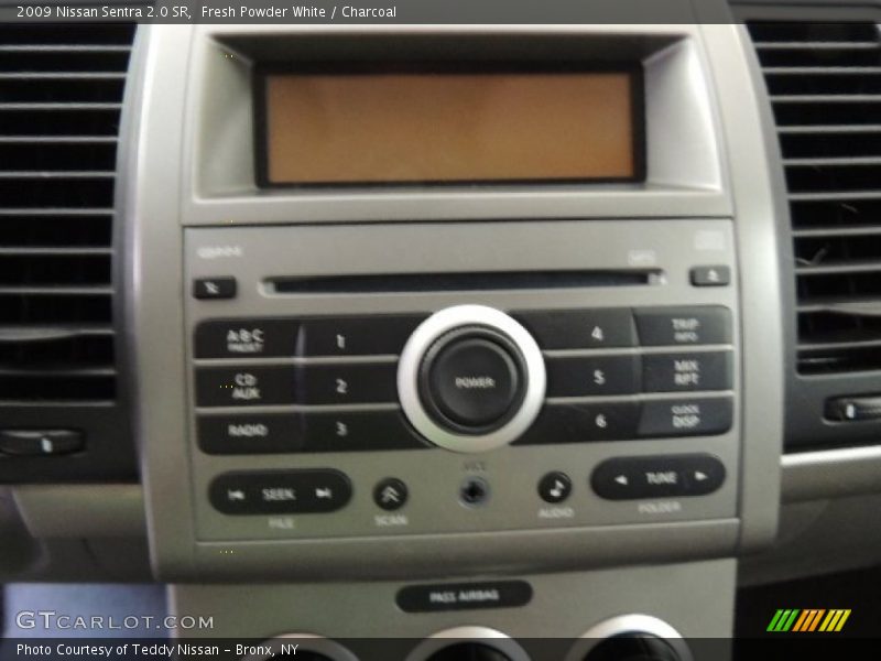 Fresh Powder White / Charcoal 2009 Nissan Sentra 2.0 SR