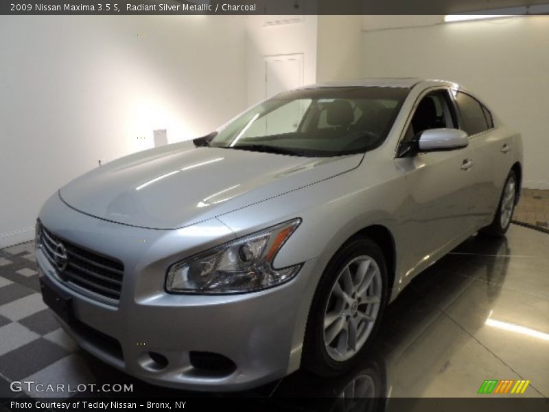 Radiant Silver Metallic / Charcoal 2009 Nissan Maxima 3.5 S