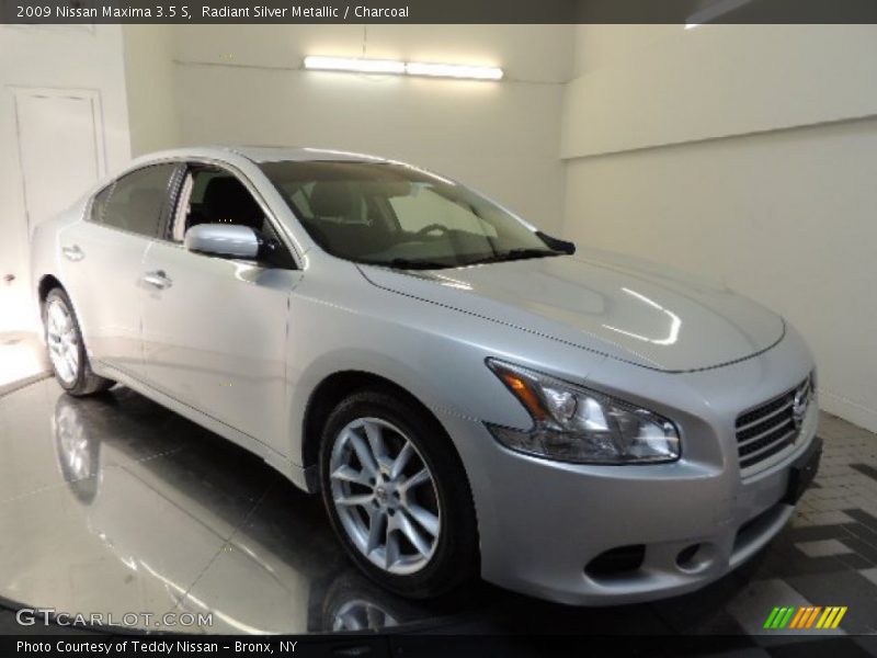 Radiant Silver Metallic / Charcoal 2009 Nissan Maxima 3.5 S