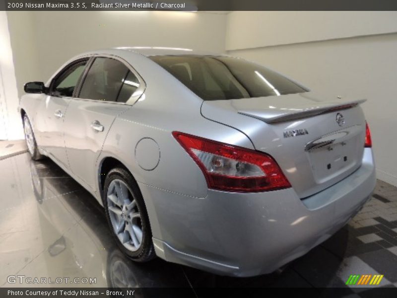 Radiant Silver Metallic / Charcoal 2009 Nissan Maxima 3.5 S