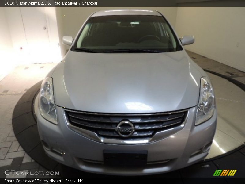 Radiant Silver / Charcoal 2010 Nissan Altima 2.5 S
