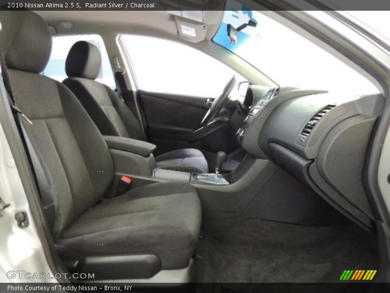 Radiant Silver / Charcoal 2010 Nissan Altima 2.5 S