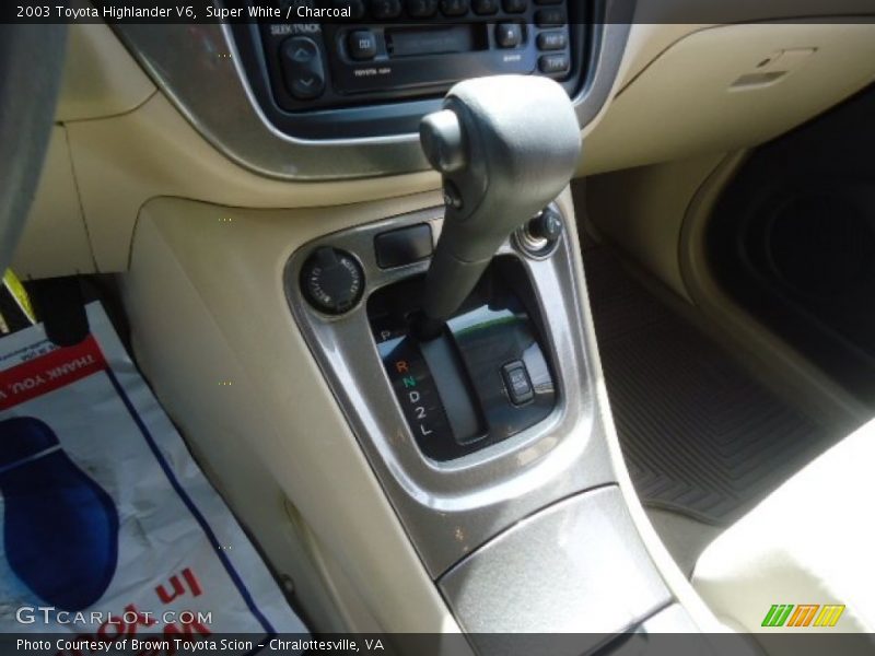 Super White / Charcoal 2003 Toyota Highlander V6