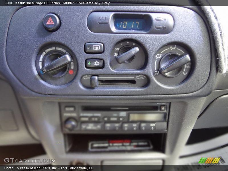 Munich Silver Metallic / Gray 2000 Mitsubishi Mirage DE Sedan