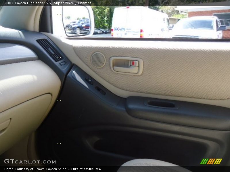 Super White / Charcoal 2003 Toyota Highlander V6