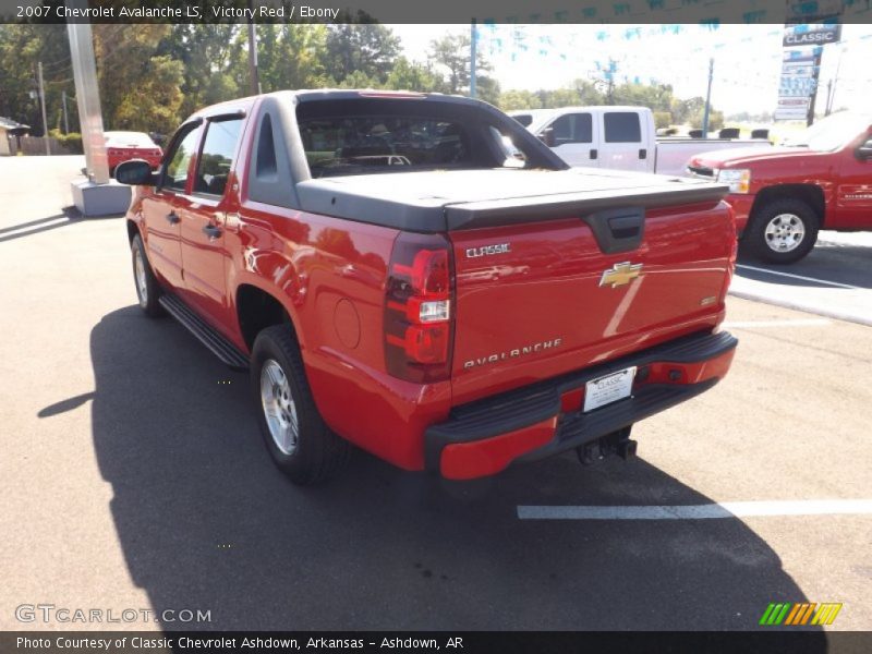 Victory Red / Ebony 2007 Chevrolet Avalanche LS