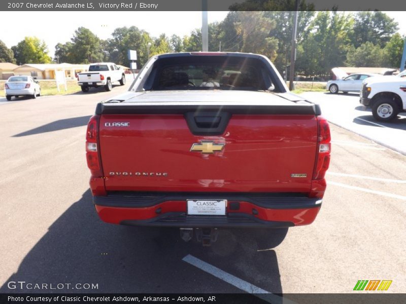 Victory Red / Ebony 2007 Chevrolet Avalanche LS