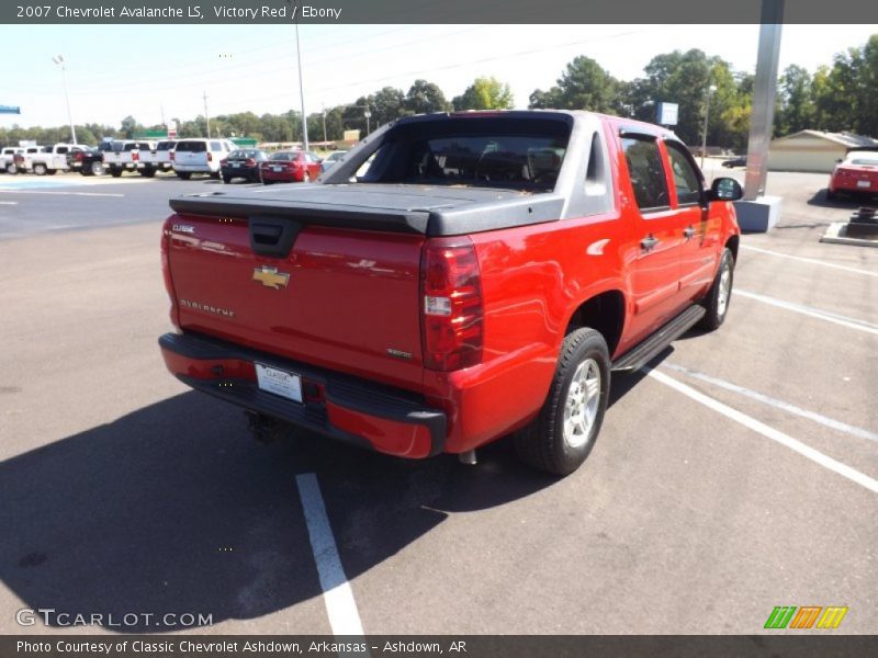 Victory Red / Ebony 2007 Chevrolet Avalanche LS
