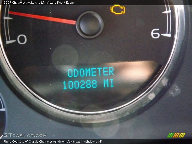 Victory Red / Ebony 2007 Chevrolet Avalanche LS