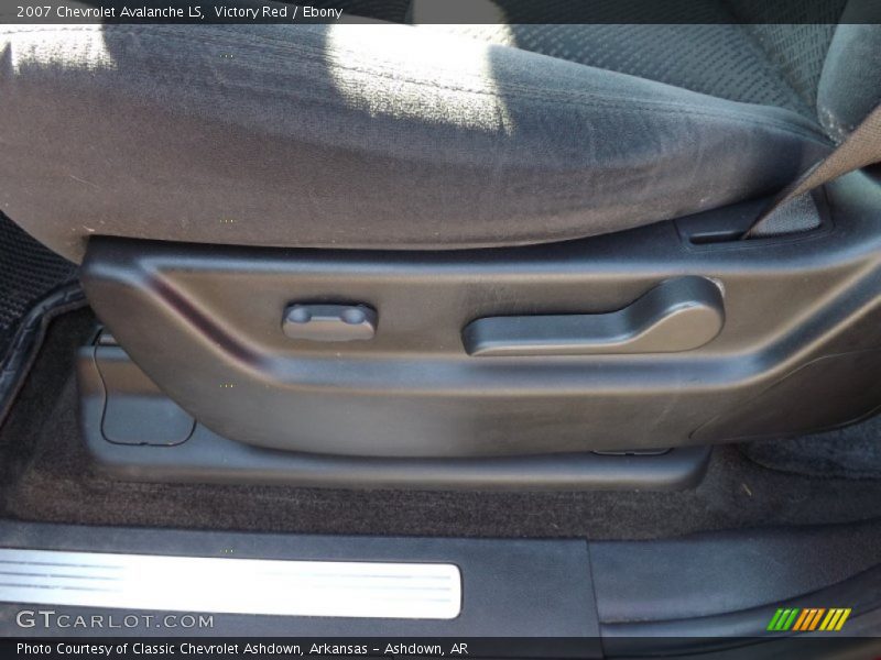 Victory Red / Ebony 2007 Chevrolet Avalanche LS