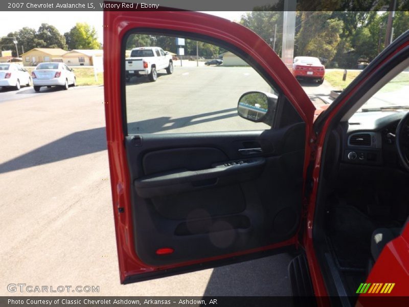 Victory Red / Ebony 2007 Chevrolet Avalanche LS