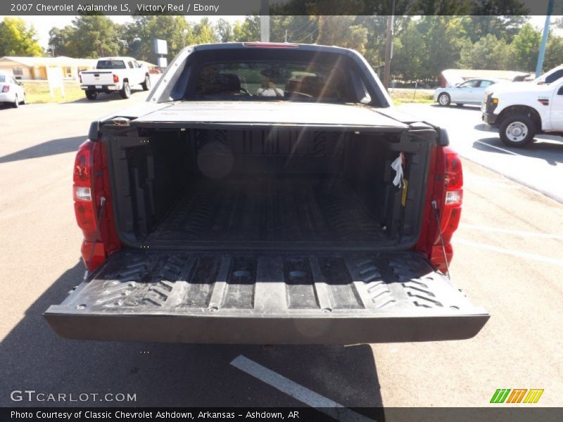 Victory Red / Ebony 2007 Chevrolet Avalanche LS
