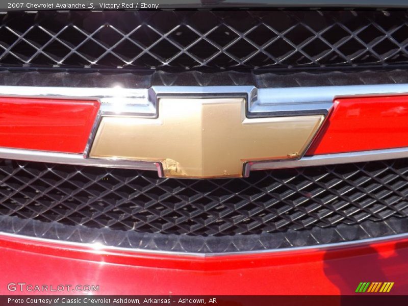 Victory Red / Ebony 2007 Chevrolet Avalanche LS
