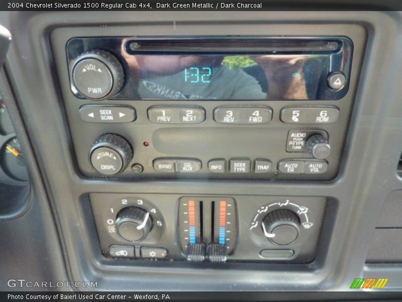 Dark Green Metallic / Dark Charcoal 2004 Chevrolet Silverado 1500 Regular Cab 4x4