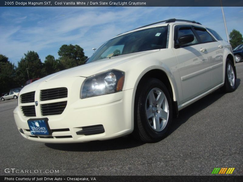Cool Vanilla White / Dark Slate Gray/Light Graystone 2005 Dodge Magnum SXT