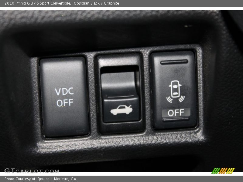 Controls of 2010 G 37 S Sport Convertible