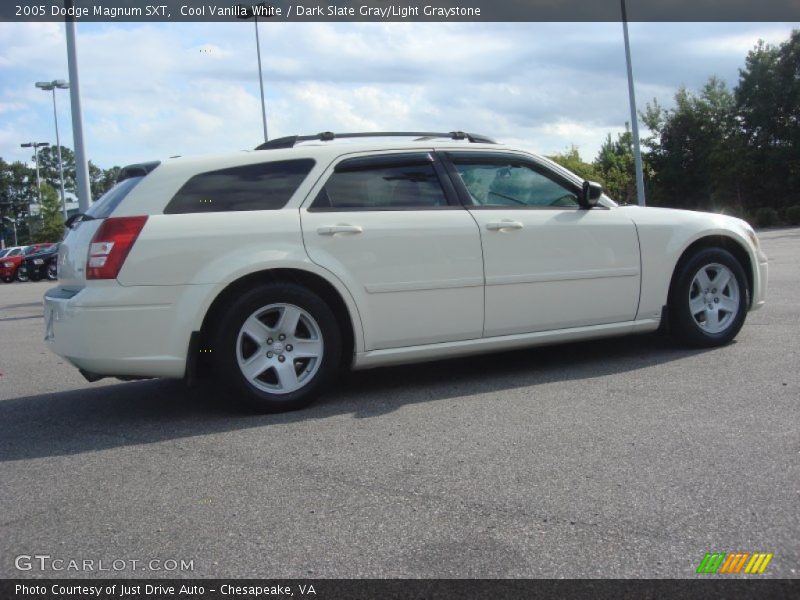 Cool Vanilla White / Dark Slate Gray/Light Graystone 2005 Dodge Magnum SXT