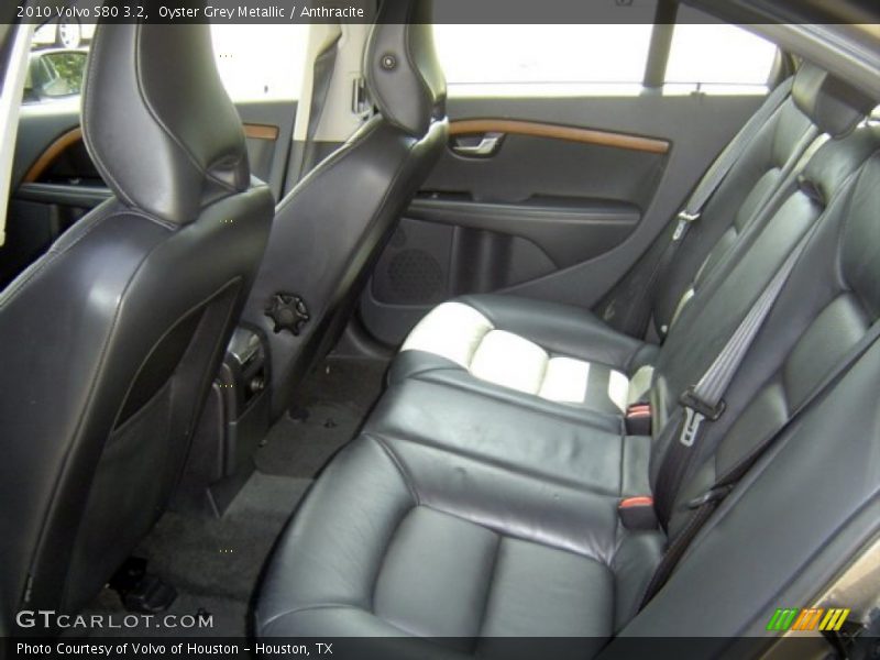 Oyster Grey Metallic / Anthracite 2010 Volvo S80 3.2