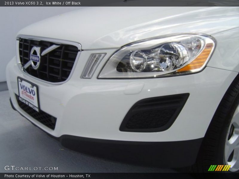 Ice White / Off Black 2013 Volvo XC60 3.2