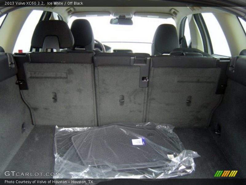 Ice White / Off Black 2013 Volvo XC60 3.2