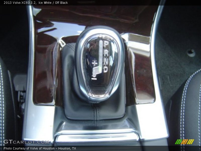Ice White / Off Black 2013 Volvo XC60 3.2