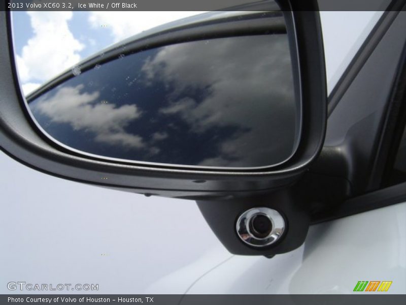 Ice White / Off Black 2013 Volvo XC60 3.2