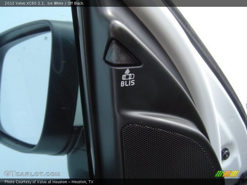 Ice White / Off Black 2013 Volvo XC60 3.2