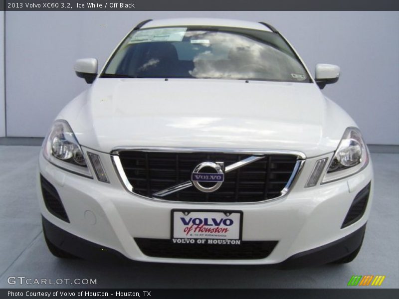 Ice White / Off Black 2013 Volvo XC60 3.2
