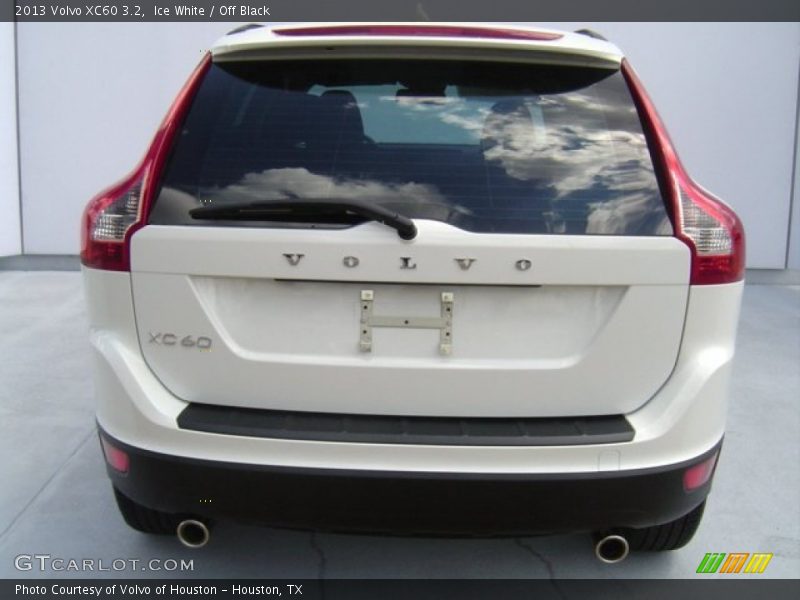 Ice White / Off Black 2013 Volvo XC60 3.2
