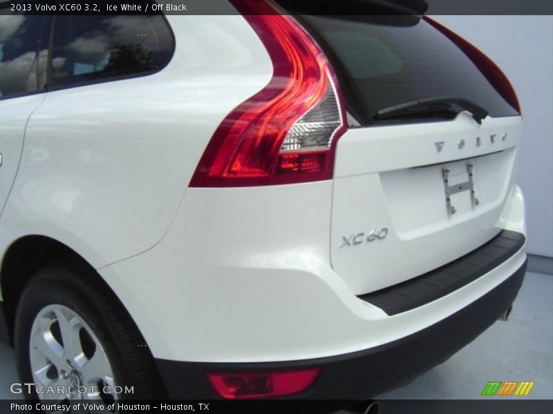 Ice White / Off Black 2013 Volvo XC60 3.2