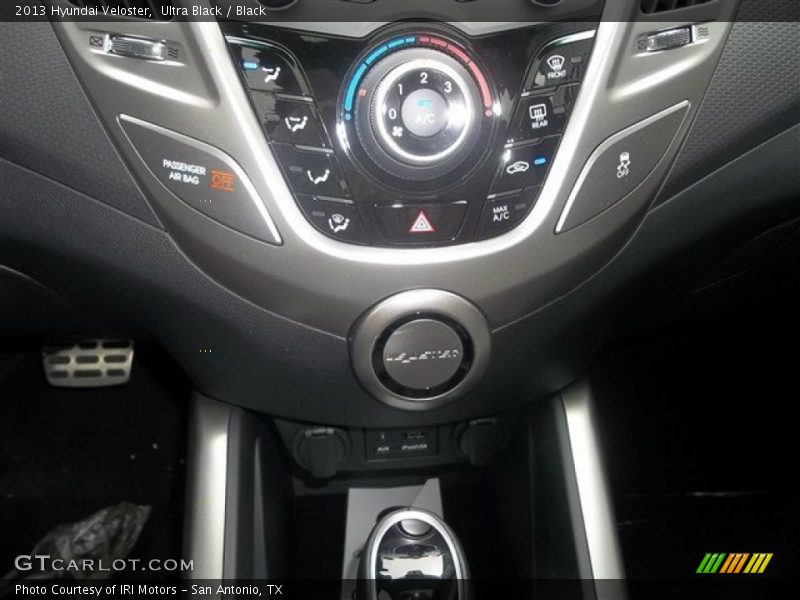 Ultra Black / Black 2013 Hyundai Veloster