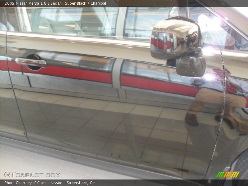 Super Black / Charcoal 2009 Nissan Versa 1.8 S Sedan