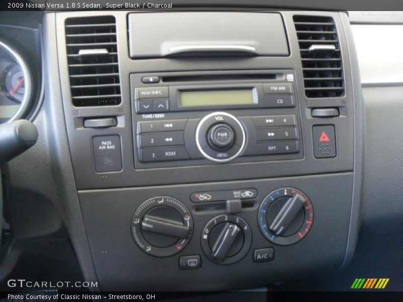 Super Black / Charcoal 2009 Nissan Versa 1.8 S Sedan