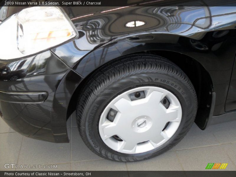 Super Black / Charcoal 2009 Nissan Versa 1.8 S Sedan
