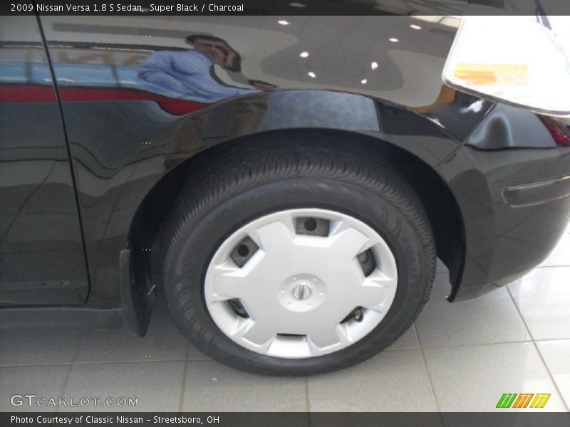 Super Black / Charcoal 2009 Nissan Versa 1.8 S Sedan